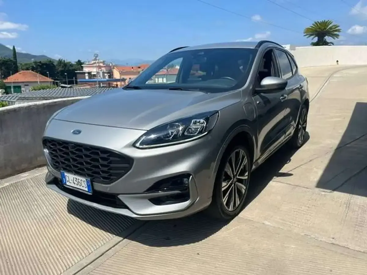 Usata Ford Kuga ST-Line 152 CV (111 kW) 2023 Argento SUV