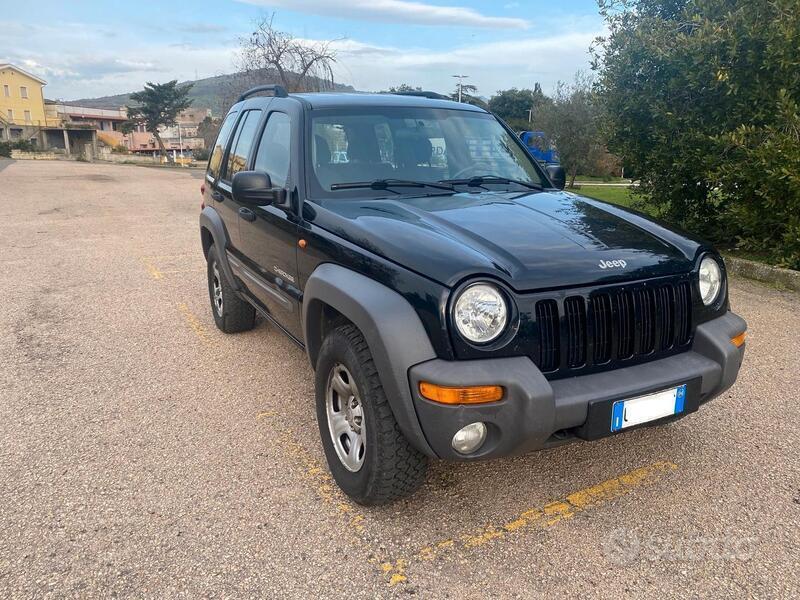 Usato 2004 Jeep Cherokee 2.8 Diesel 150 CV (4.500 €)