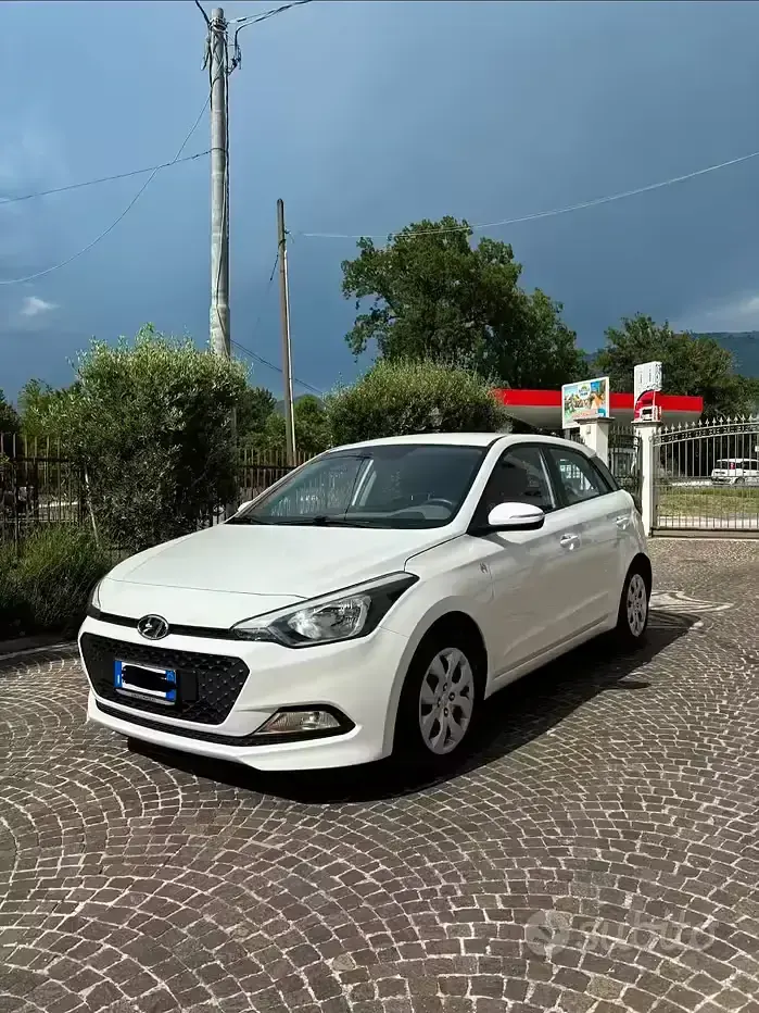 Usata Hyundai i20 75 CV (55 kW) 2017 Bianco Berlina