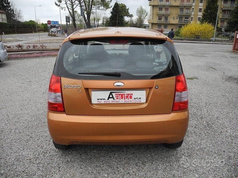 Usata Kia Picanto 61 CV (44 kW) 2006 Rosso Utilitaria