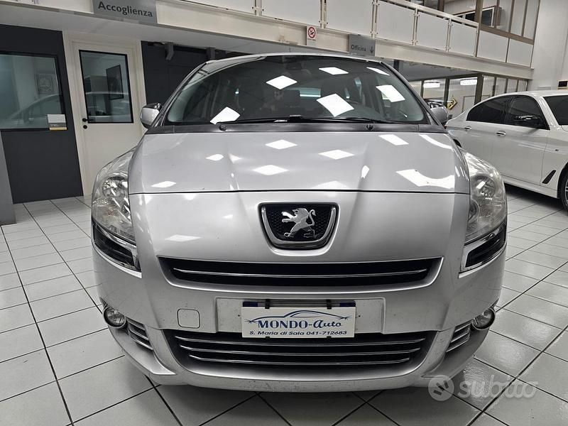 Usata Peugeot 5008 Premium 112 CV (82 kW) 2010 Grigio Monovolume