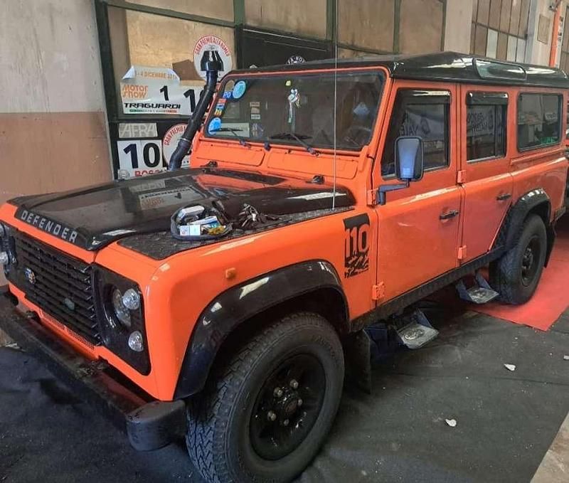 Usata Land Rover Defender S 122 CV (89 kW) 2003 Arancione Station wagon