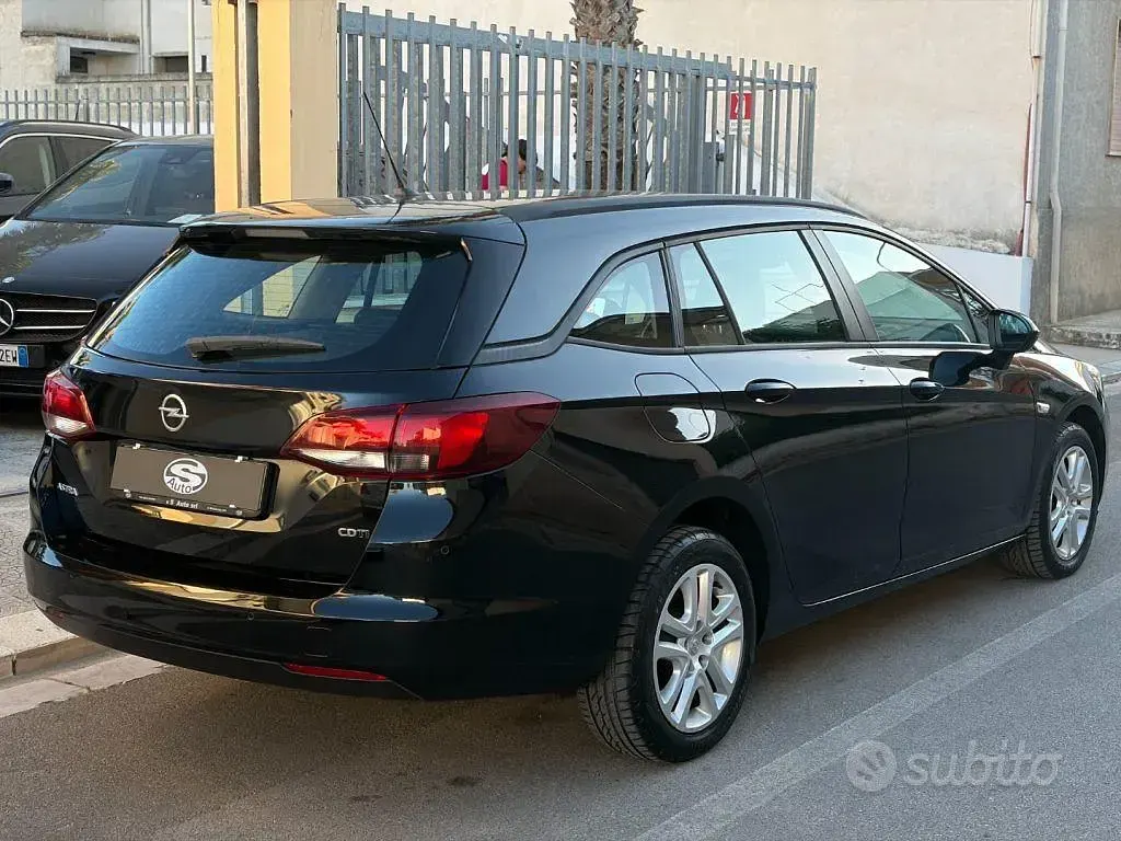 Usata Opel Astra Cosmo 110 CV (80 kW) 2016 Nero Station wagon
