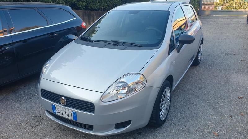 Usata Fiat Grande Punto 77 CV (56 kW) 2013 Grigio Utilitaria