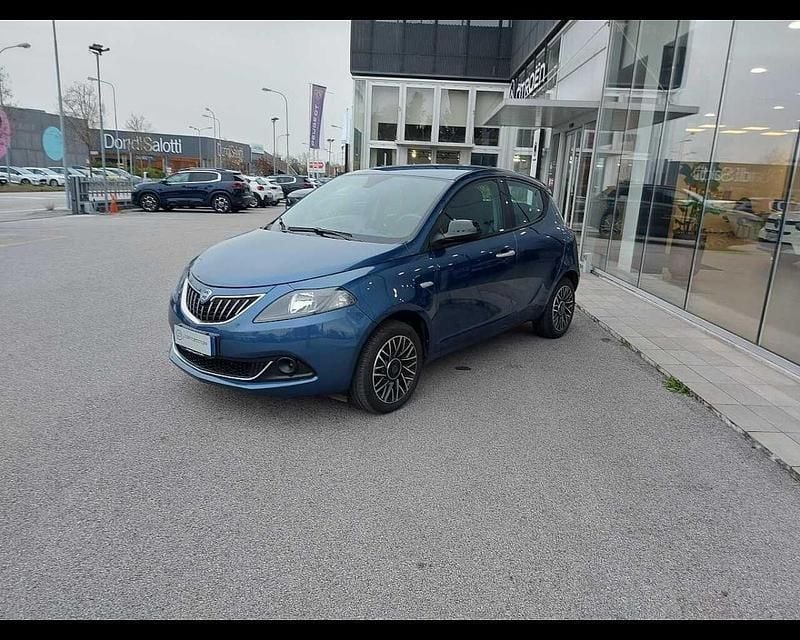 Usata Lancia Ypsilon Gold 69 CV (50 kW) 2023 Blu Utilitaria
