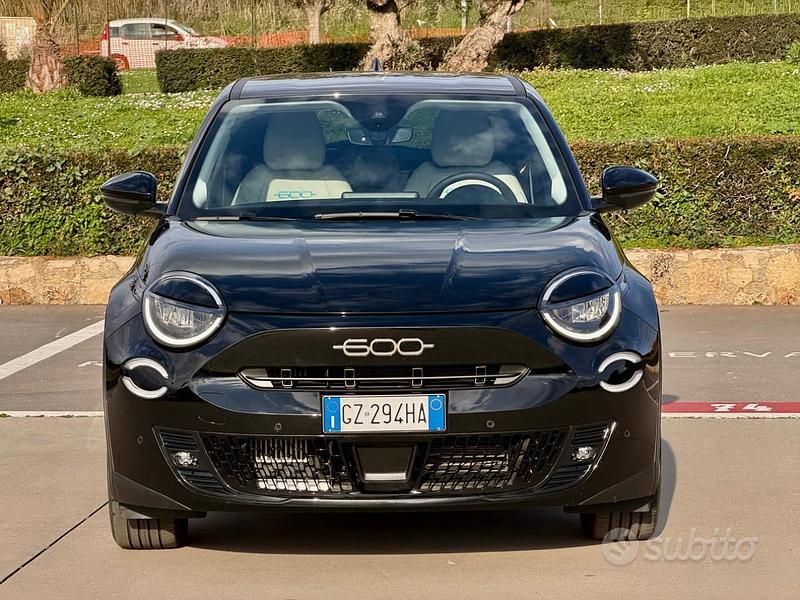 Usata Fiat 600 La Prima 110 CV (80 kW) 2025 Nero SUV
