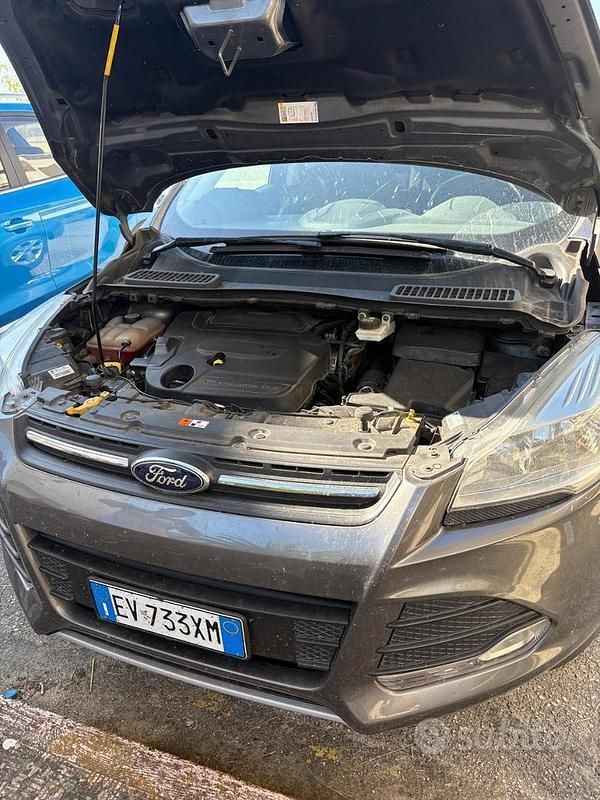 Usata Ford Kuga 140 CV (102 kW) 2014 Grigio SUV