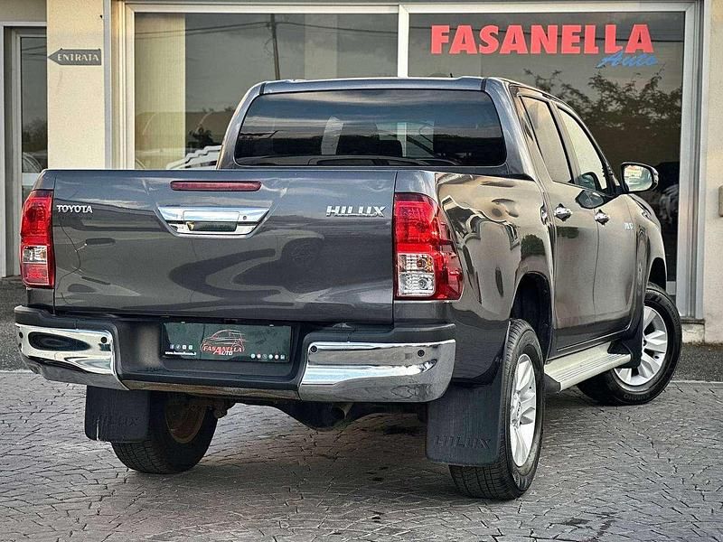 Usata Toyota HiLux Lounge 150 CV (110 kW) 2019 Grigio Pick-up