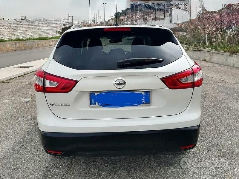 Usata Nissan Qashqai Tekna 110 CV (80 kW) 2017 Bianco SUV
