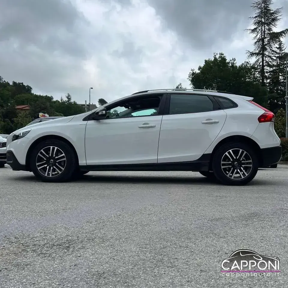 Usata Volvo V40 CC 120 CV (88 kW) 2018 Bianco Station wagon