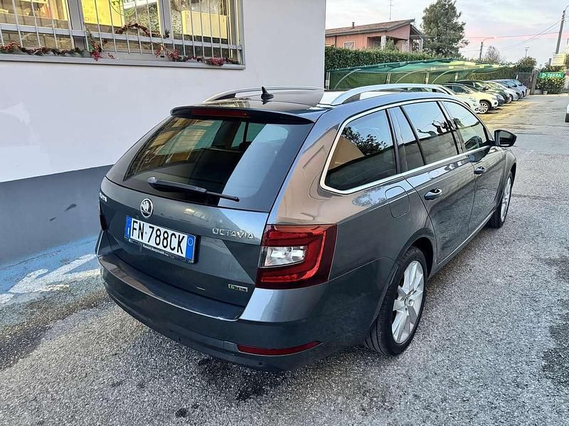 Usata Skoda Octavia G-TEC Executive 110 CV (80 kW) 2018 Grigio Station wagon