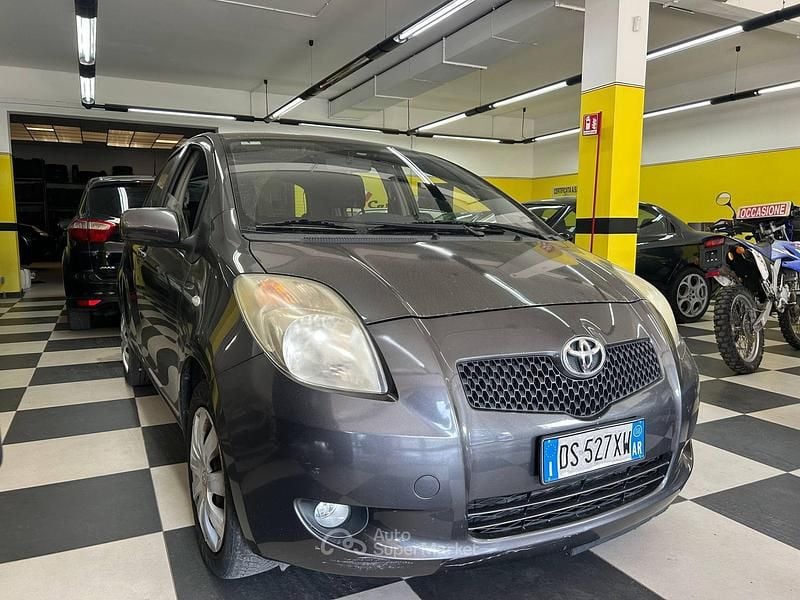 Usata Toyota Yaris 87 CV (63 kW) 2008 Gray Utilitaria