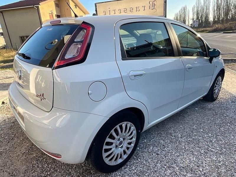 Usata Fiat Punto Street 75 CV (55 kW) 2014 Bianco Berlina