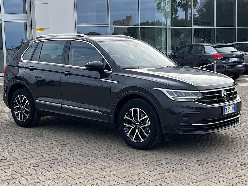 Usata VW Tiguan Life 150 CV (110 kW) 2022 Grigio urano SUV