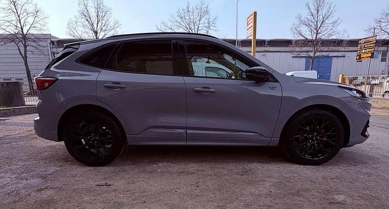 Usata Ford Kuga 152 CV (111 kW) 2023 Grigio SUV