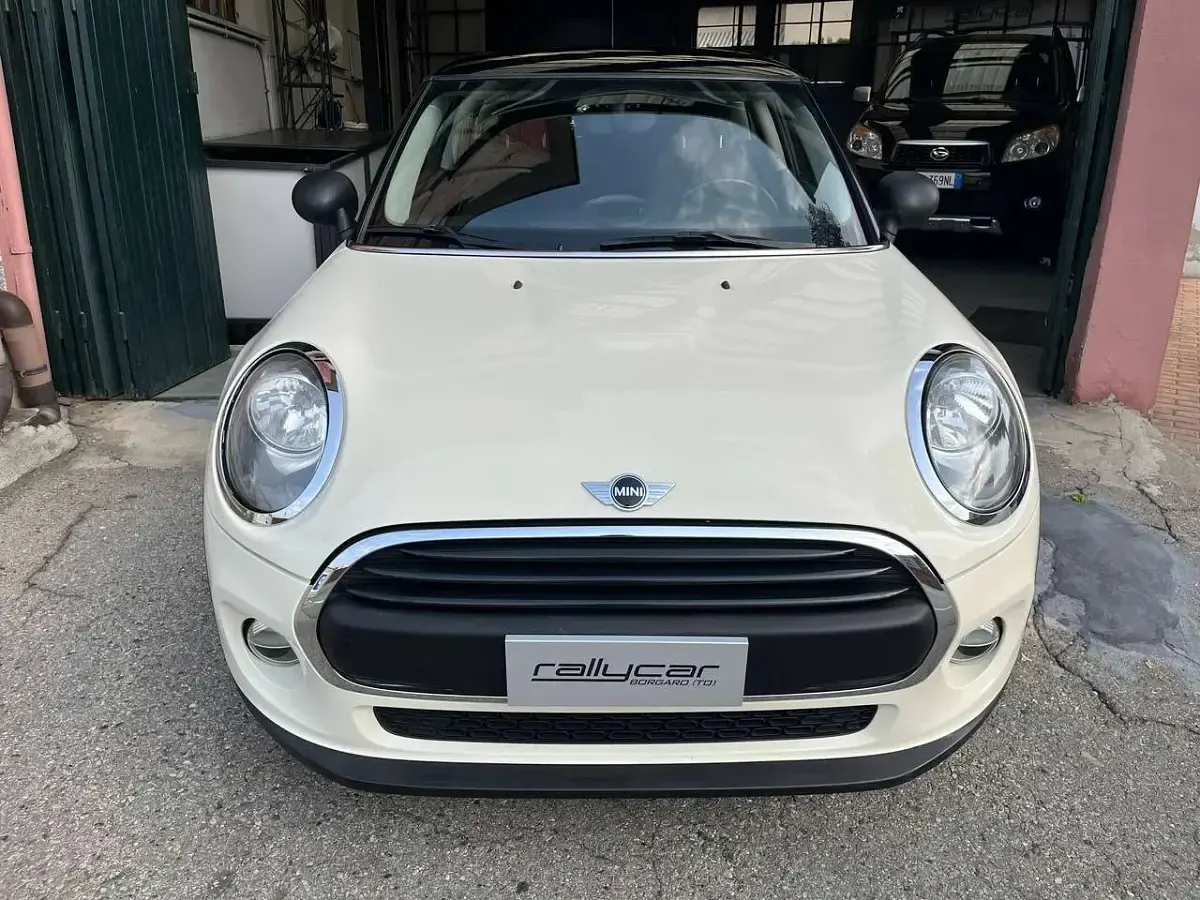 Usata Mini ONE 102 CV (75 kW) 2015 Beige Utilitaria