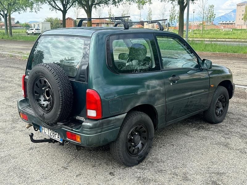 Usata Suzuki Grand Vitara 94 CV (69 kW) 2000 Verde Station wagon