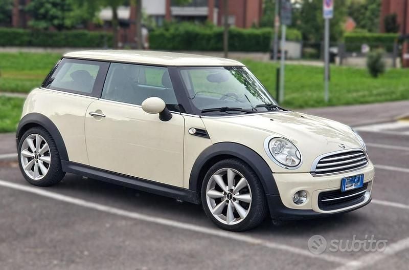 Usata Mini Cooper 122 CV (89 kW) 2010 Beige Utilitaria