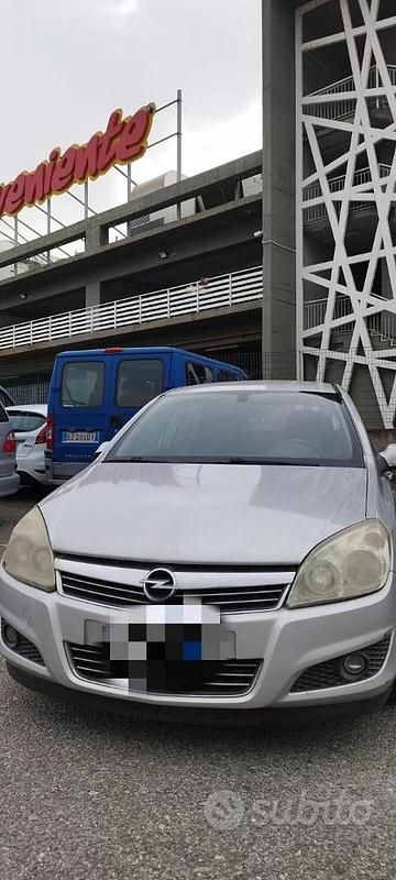 Usata Opel Astra 82 CV (60 kW) 2008 Grigio Berlina