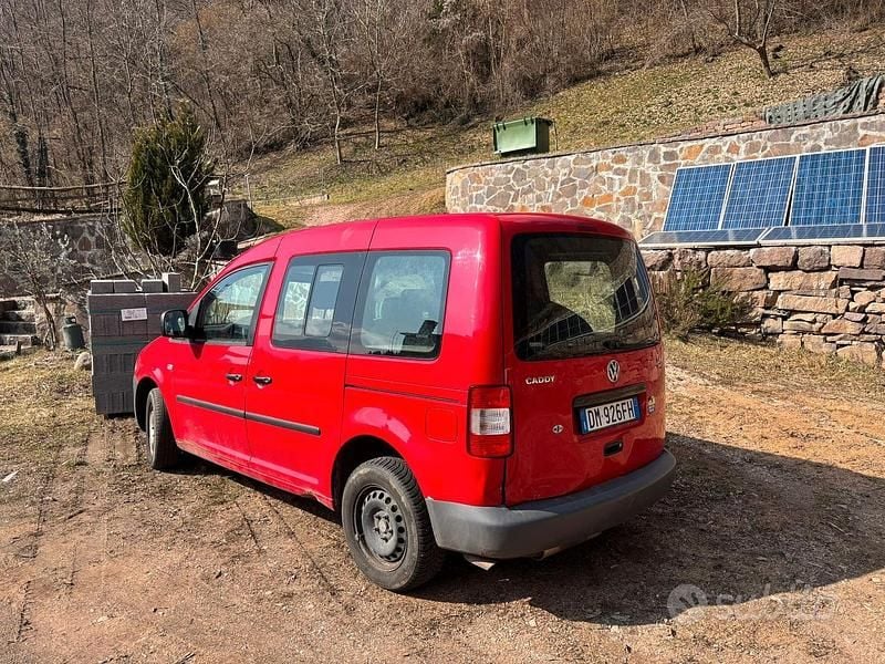 Usata VW Caddy 2007 Rosso Monovolume