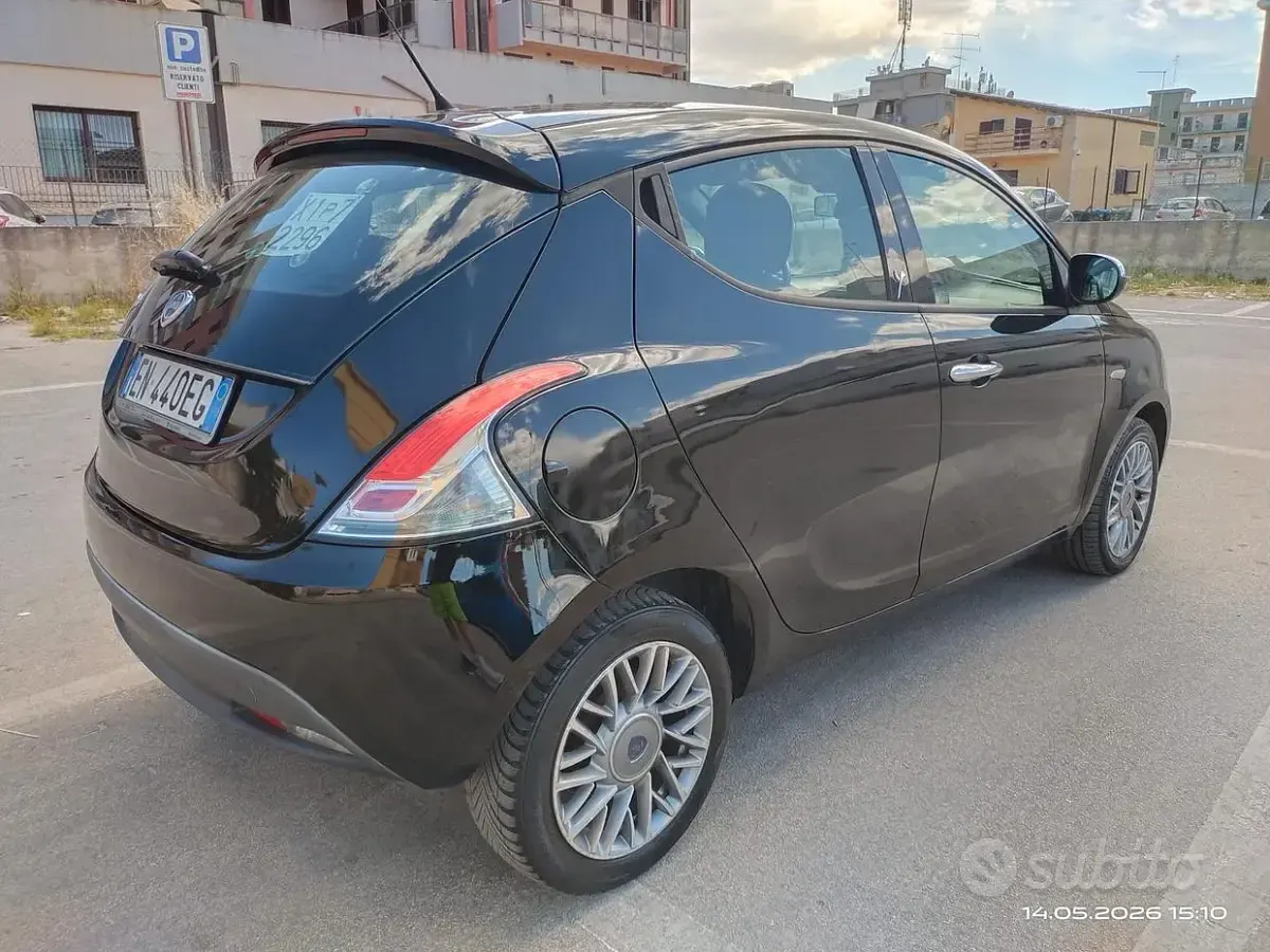 Usata Lancia Ypsilon Gold 95 CV (69 kW) 2012 Nero Utilitaria