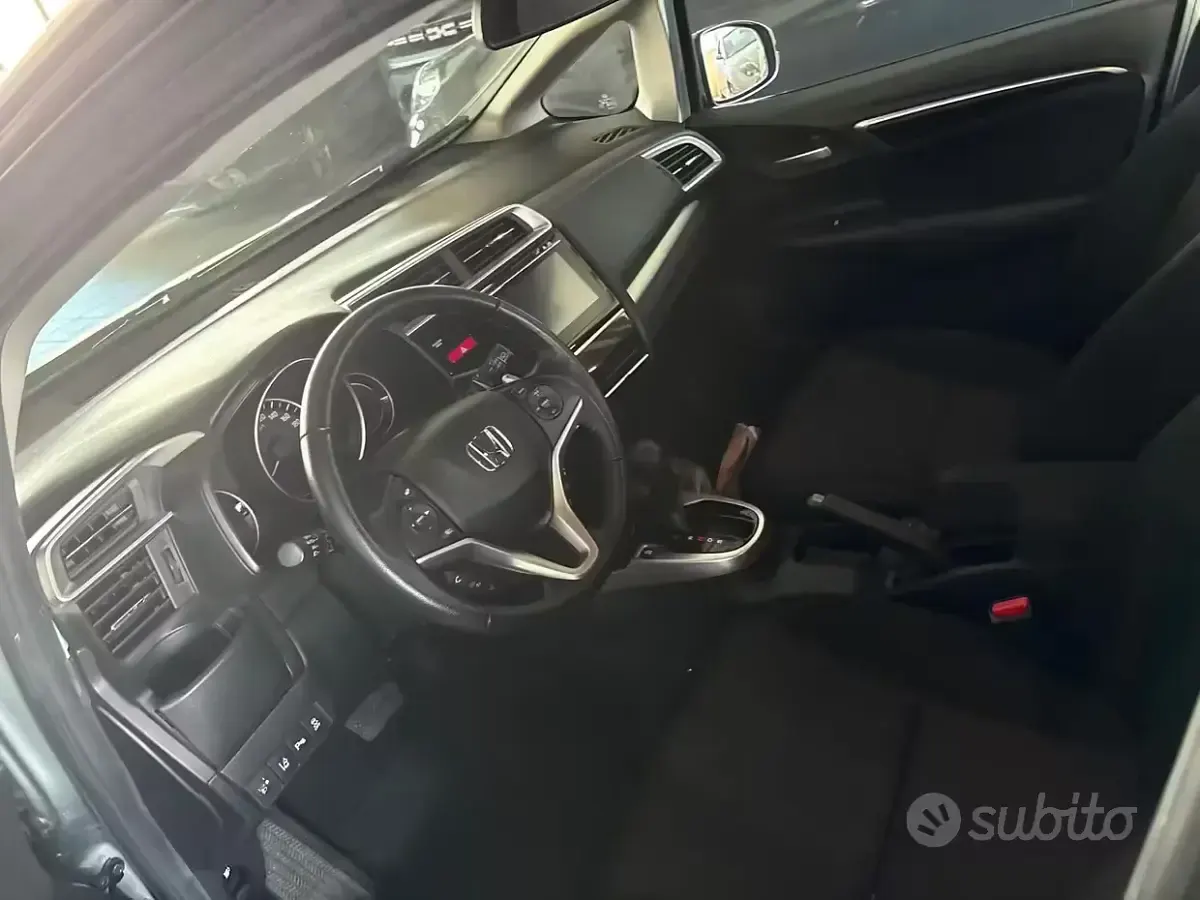 Usata Honda Jazz Trend 102 CV (75 kW) 2018 Grigio Utilitaria