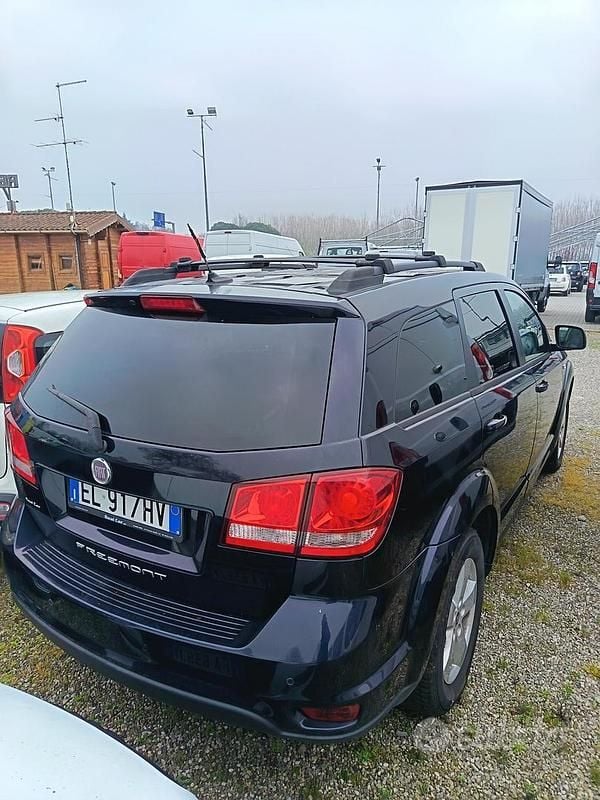 Käytetty Fiat Freemont 140 HP (102 kW) 2012 Vihreä Katumaasturi