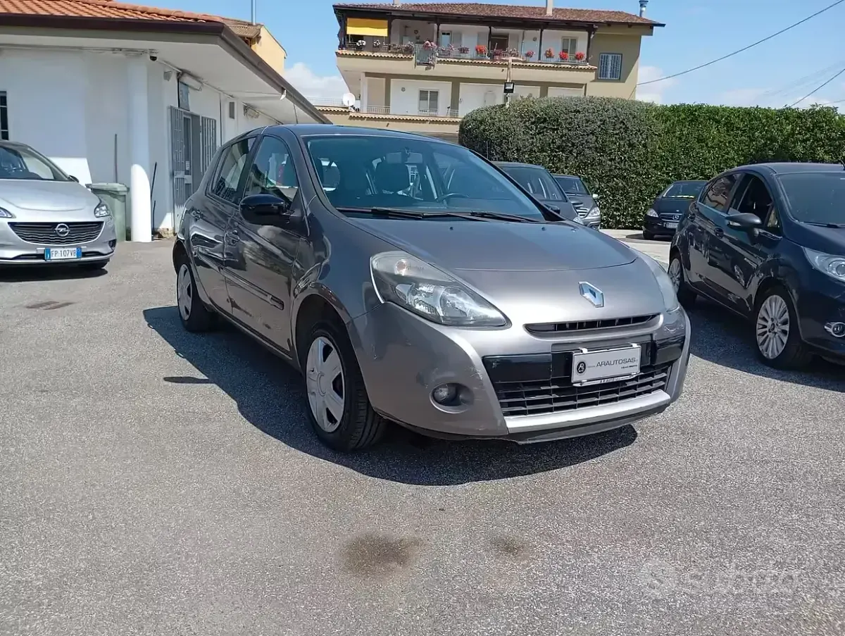 Brugt Renault Clio II 75 HK (55 kW) 2010 Grå Sedan
