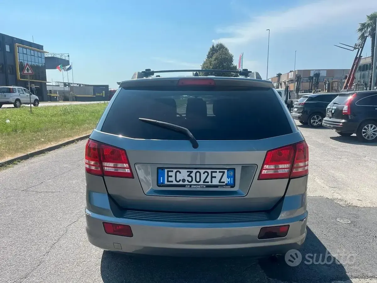 Usata Dodge Journey 140 CV (102 kW) 2010 Grigio SUV