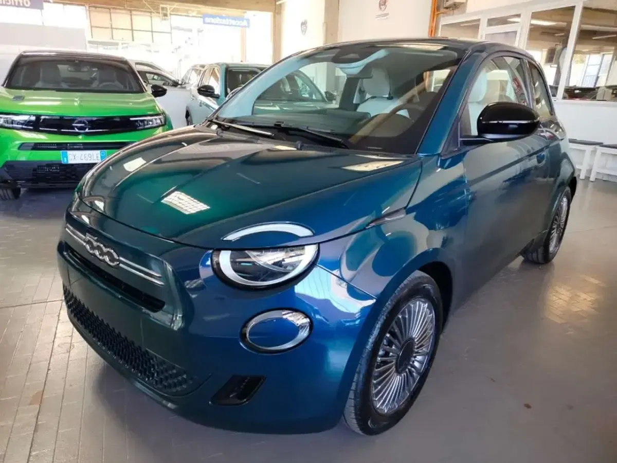 Nuova Fiat 500 Icon 65 CV (47 kW) 2026 Blu Berlina
