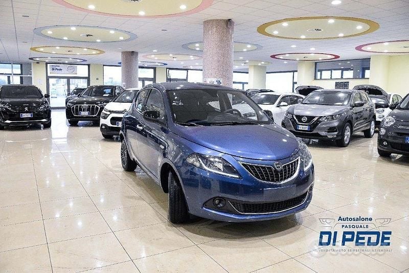 Usata Lancia Ypsilon Gold 69 CV (50 kW) 2022 Blu/azzurro Utilitaria
