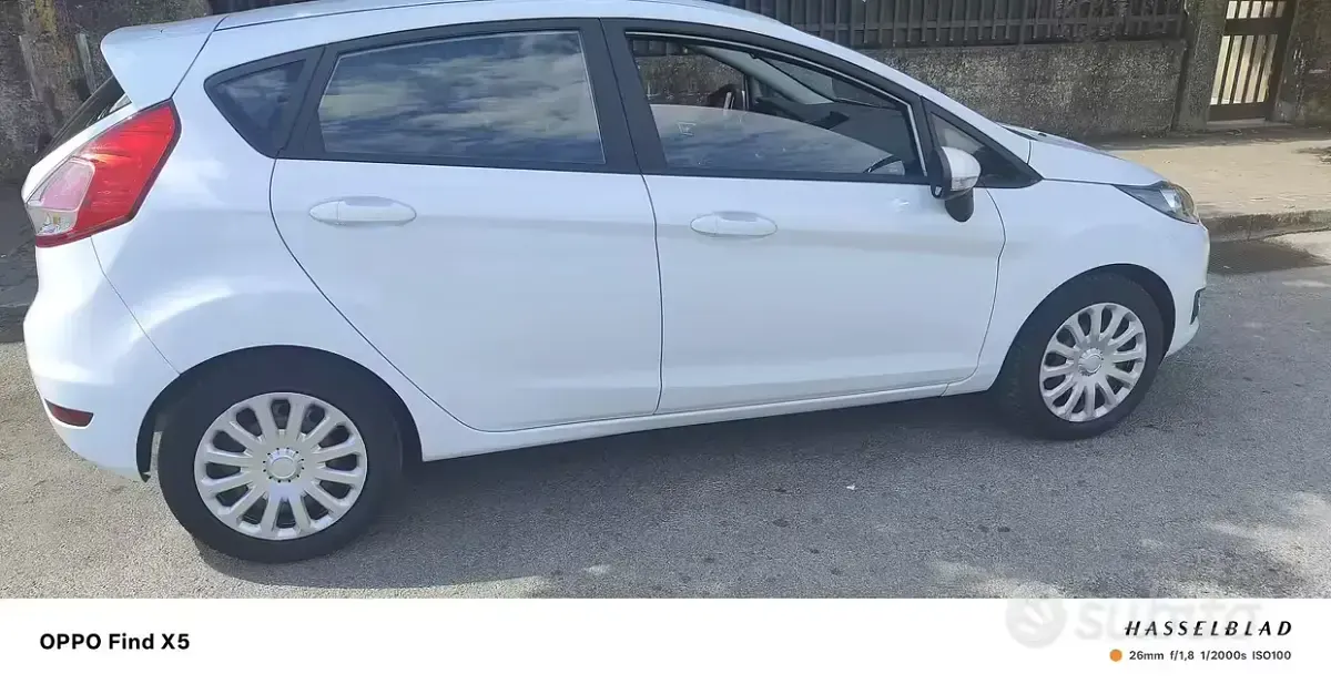 Usata Ford Fiesta 75 CV (55 kW) 2015 Bianco Utilitaria