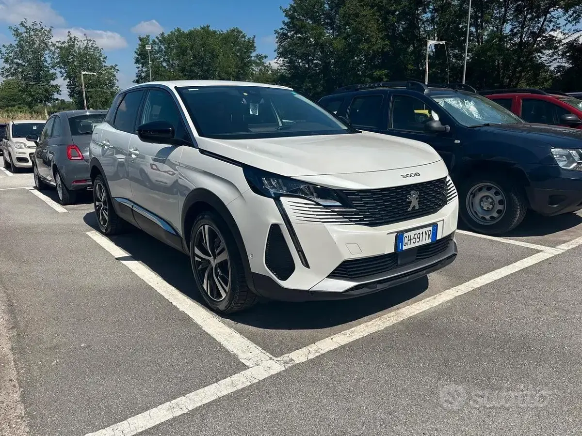 Usata Peugeot 3008 Allure 131 CV (96 kW) 2022 Bianco SUV