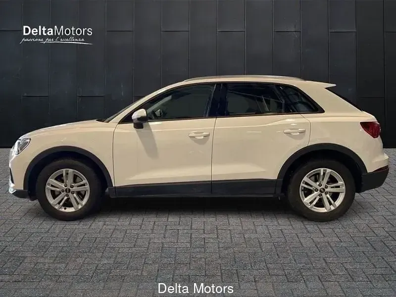 Käytetty Audi Q3 Business 150 HP (110 kW) 2024 Valkoinen Katumaasturi
