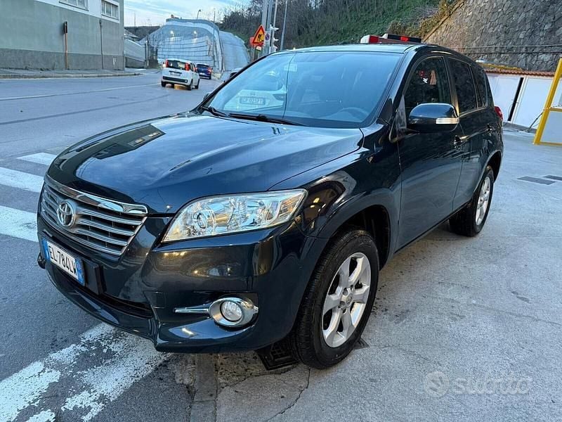 Usata Toyota RAV4 Lounge 150 CV (110 kW) 2013 Blu SUV