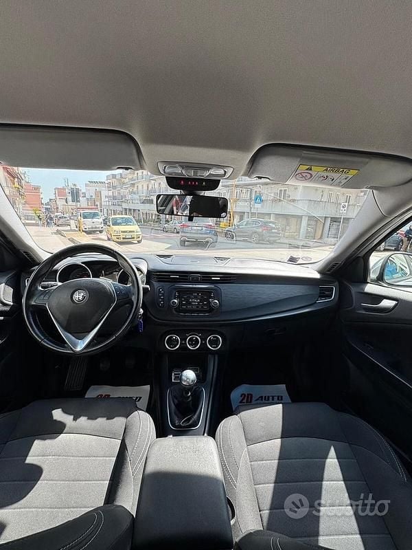 Usata Alfa Romeo Giulietta Distinctive 120 CV (88 kW) 2017 Grigio Utilitaria