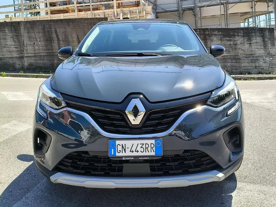 Usata Renault Captur Equilibre 101 CV (74 kW) 2023 Blu/azzurro SUV