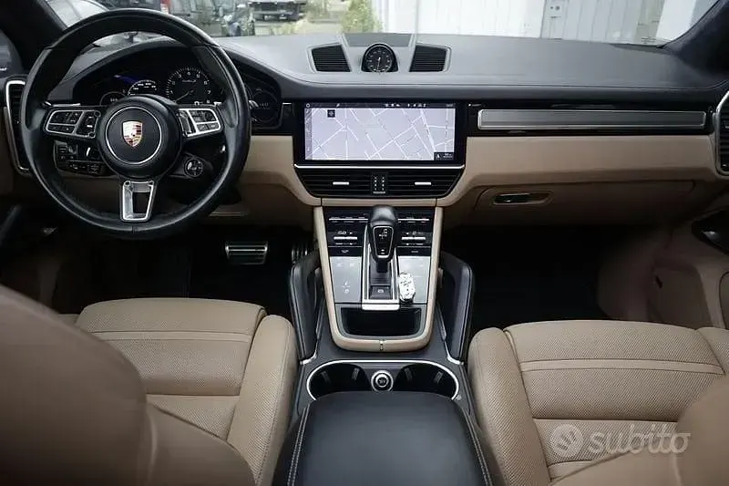 Usata Porsche Cayenne 549 CV (403 kW) 2019 Grigio SUV