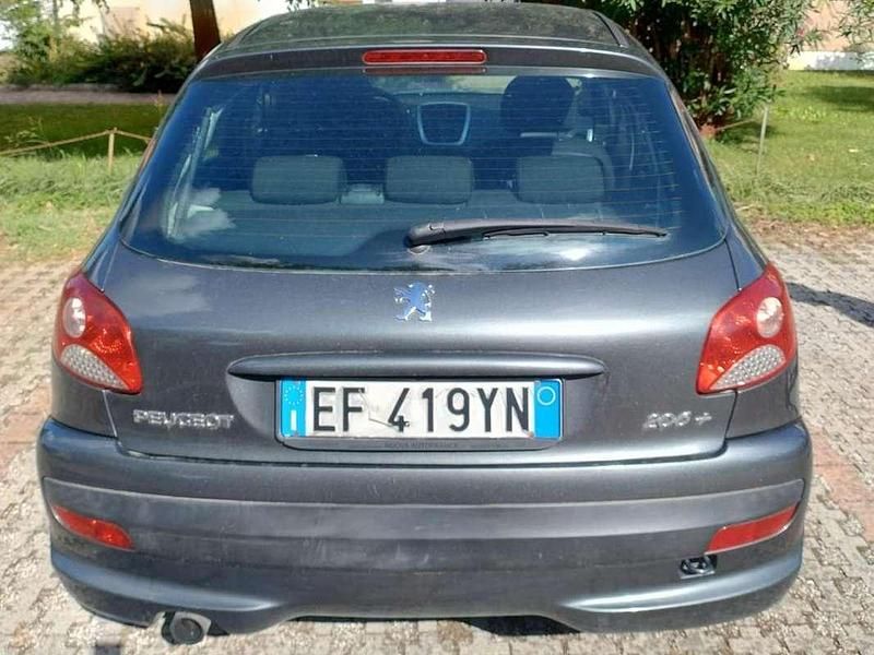 Usata Peugeot 206 60 CV (44 kW) 2011 Berlina