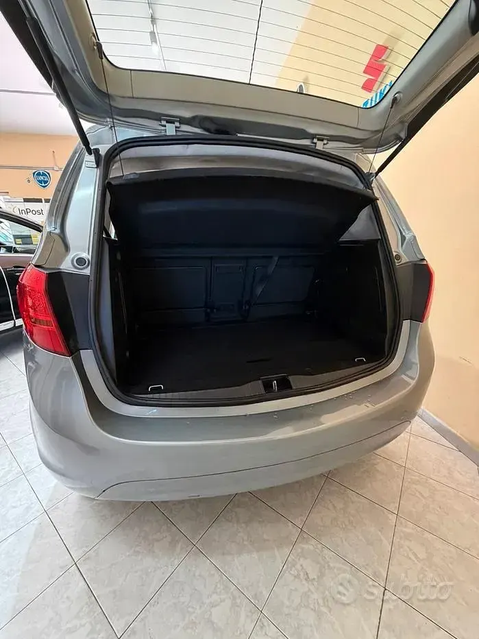 Usata Opel Meriva 110 CV (80 kW) 2012 Grigio Monovolume