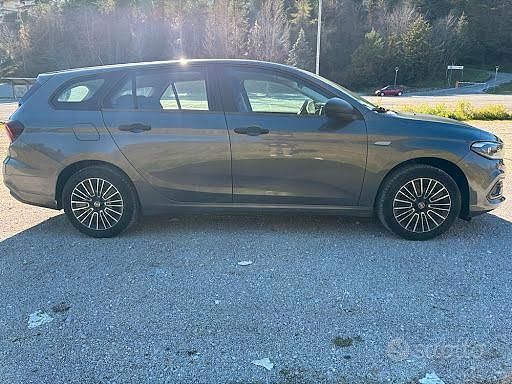Usata Fiat Tipo Wagon 131 CV (96 kW) 2022 Marrone Station wagon