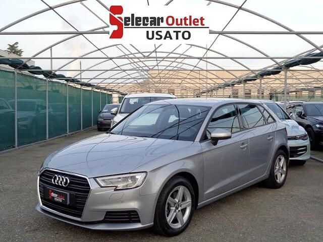 Argento fioretto metallizzato Usata 2019 Audi A3 Business Tre volumi | 16.900 € (Ottimo prezzo) - Immagine 1/4