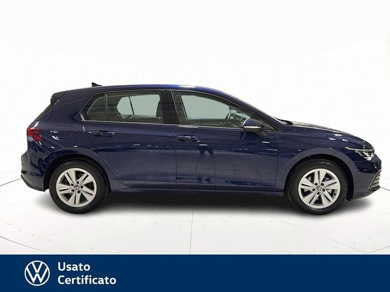 Usata VW Golf VIII Life 110 CV (80 kW) 2024 Blu / pastello Berlina