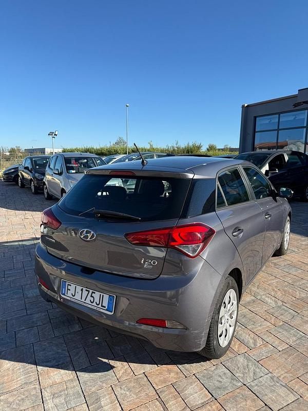 Usata Hyundai i20 75 CV (55 kW) 2017 Grigio Berlina