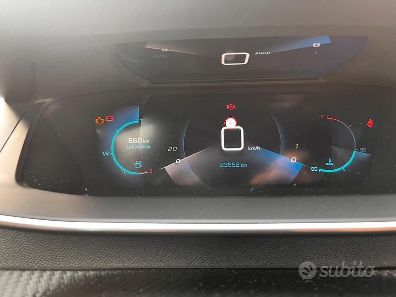Usata Peugeot 2008 Allure 110 CV (80 kW) 2023 Grigio SUV