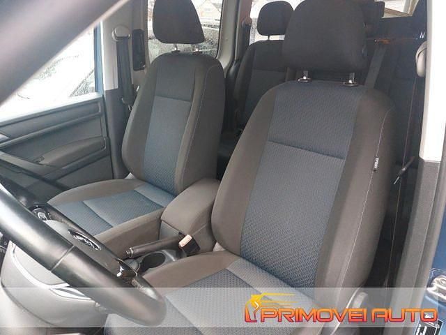 Usata VW Caddy Maxi Comfortline 110 CV (80 kW) 2016 Azzurro Monovolume