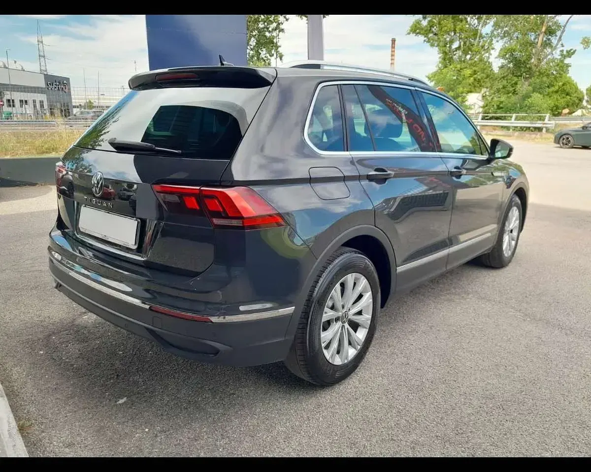 Usata VW Tiguan Life 122 CV (89 kW) 2023 Grigio SUV