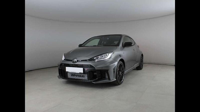 Usata Toyota Yaris 280 CV (205 kW) 2024 Precious metal Berlina