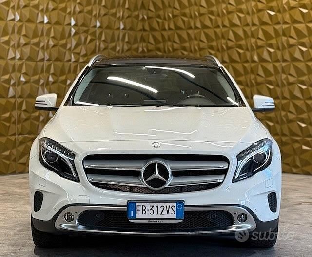 Usata Mercedes GLA180 108 CV (79 kW) 2015 Bianco SUV