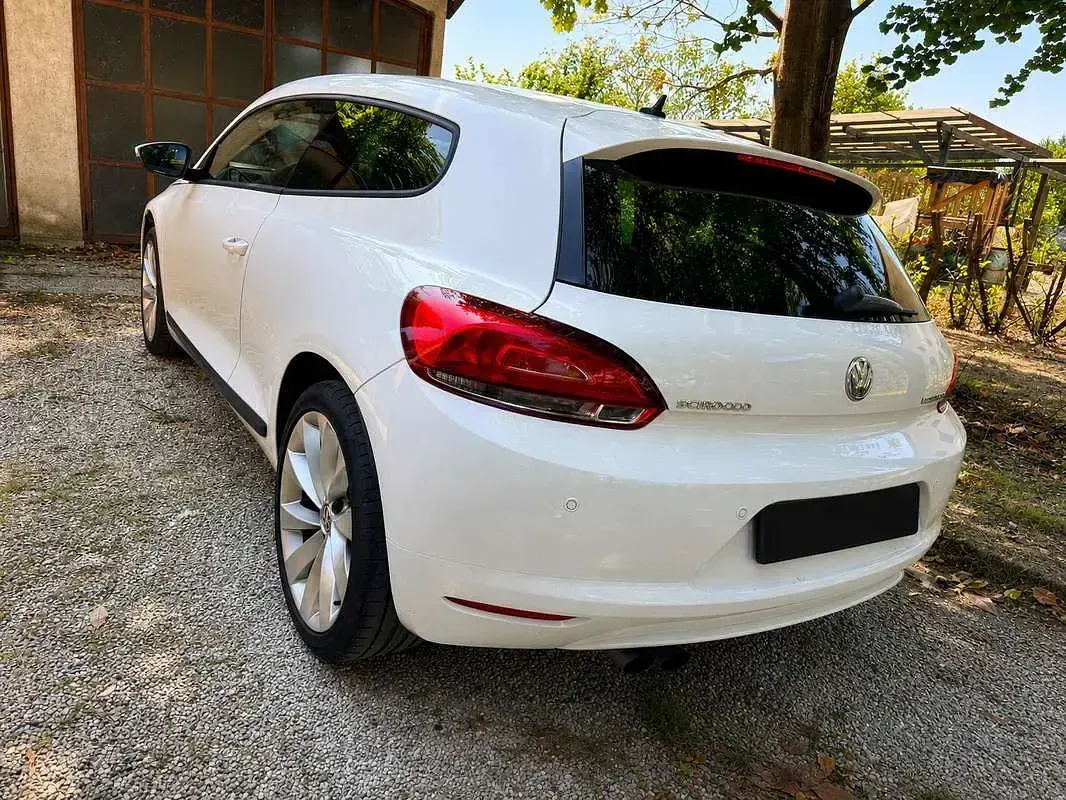 Usata VW Scirocco 122 CV (89 kW) 2011 Bianco Coupé